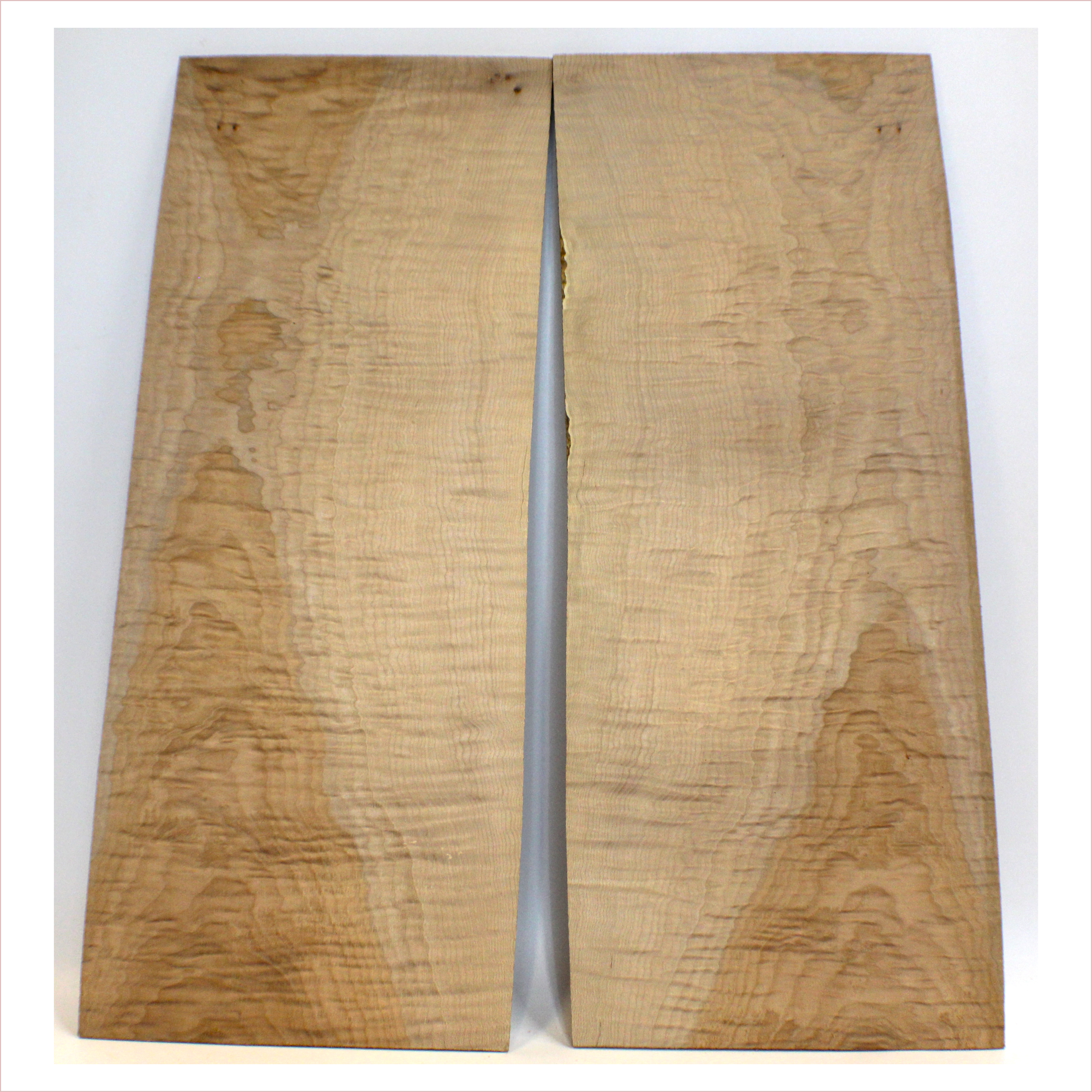 Two-tone, flat-sawn flame maple set with 5A figure and no defect.  This set has been sanded to 400 grit.  Dimensions: Thickness (each piece): .25